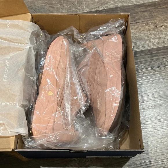 NWT Ladies Rockport Athletic Shoes Tuscan Color - Picture 4 of 7